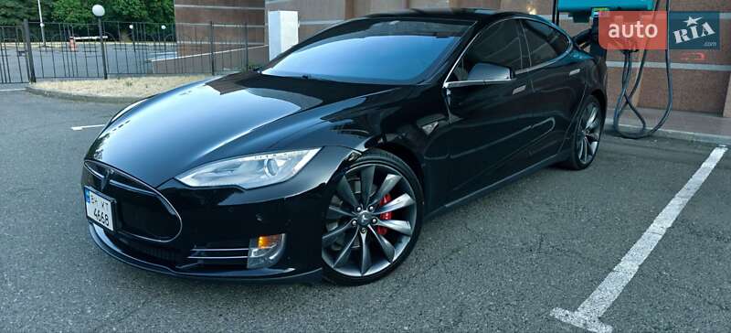 Tesla Model S 2015