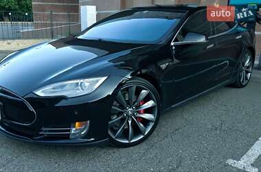 Лифтбек Tesla Model S 2015 в 