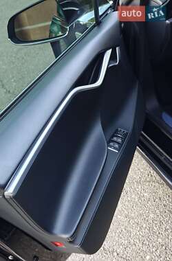 Лифтбек Tesla Model S 2015 в 