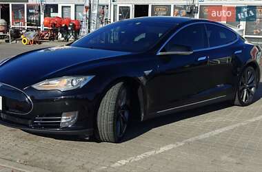 Лифтбек Tesla Model S 2015 в 