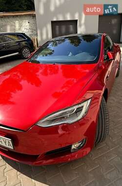 Лифтбек Tesla Model S 2020 в 