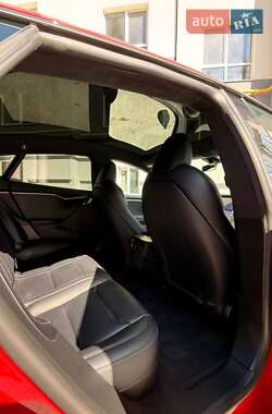 Лифтбек Tesla Model S 2020 в 