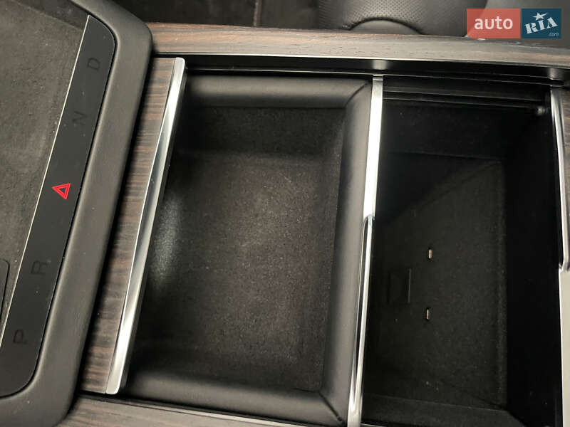 Лифтбек Tesla Model S 2023 в Черновцах