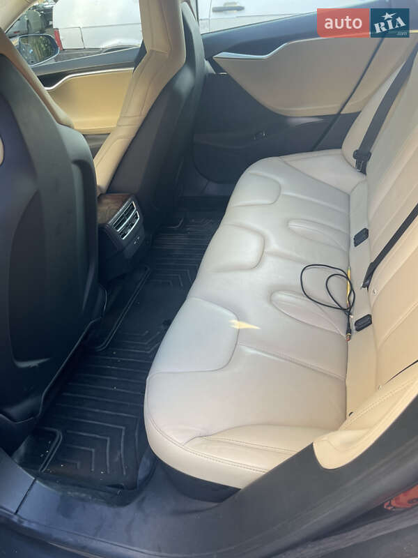 Лифтбек Tesla Model S 2016 в Ахтырке