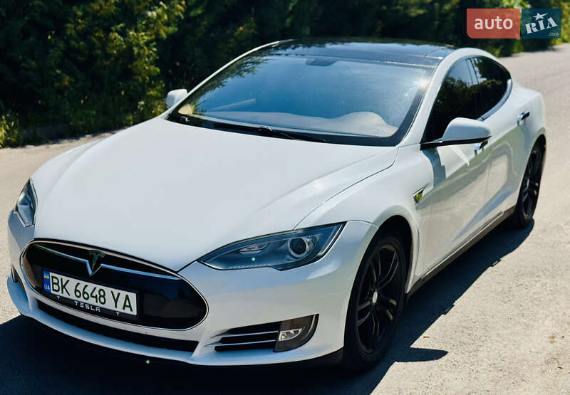 Ліфтбек Tesla Model S 2013 в 