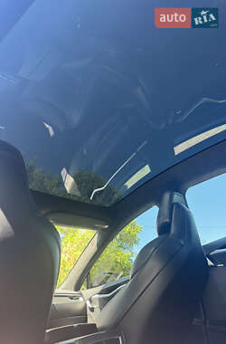 Лифтбек Tesla Model S 2017 в 