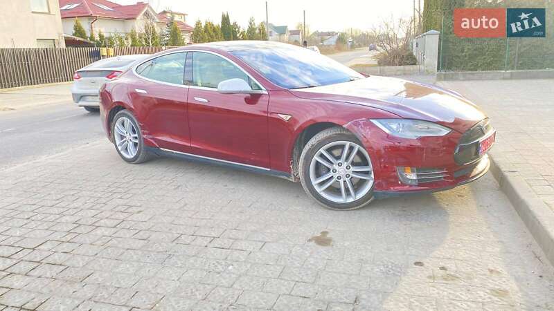 Лифтбек Tesla Model S 2012 в Львове