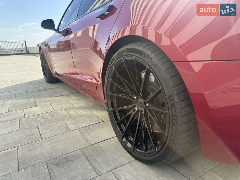 Лифтбек Tesla Model S 2023 в Днепре