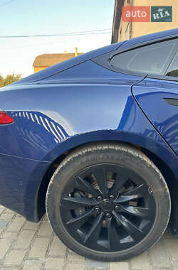 Лифтбек Tesla Model S 2017 в 