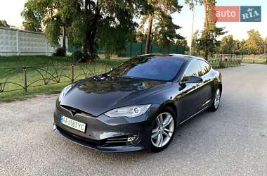 Лифтбек Tesla Model S 2015 в 