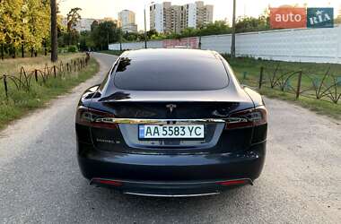 Лифтбек Tesla Model S 2015 в 
