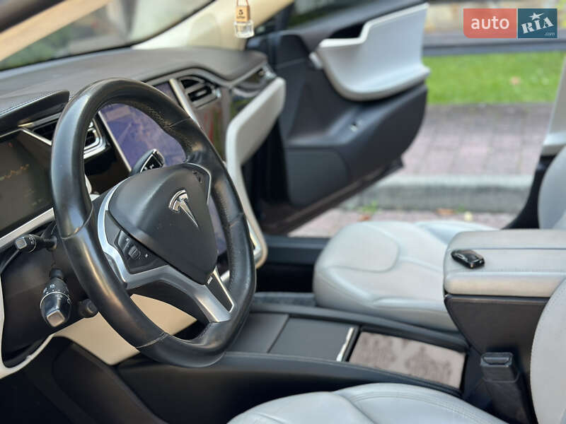 Лифтбек Tesla Model S 2013 в Стрые