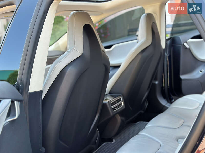 Лифтбек Tesla Model S 2013 в Стрые