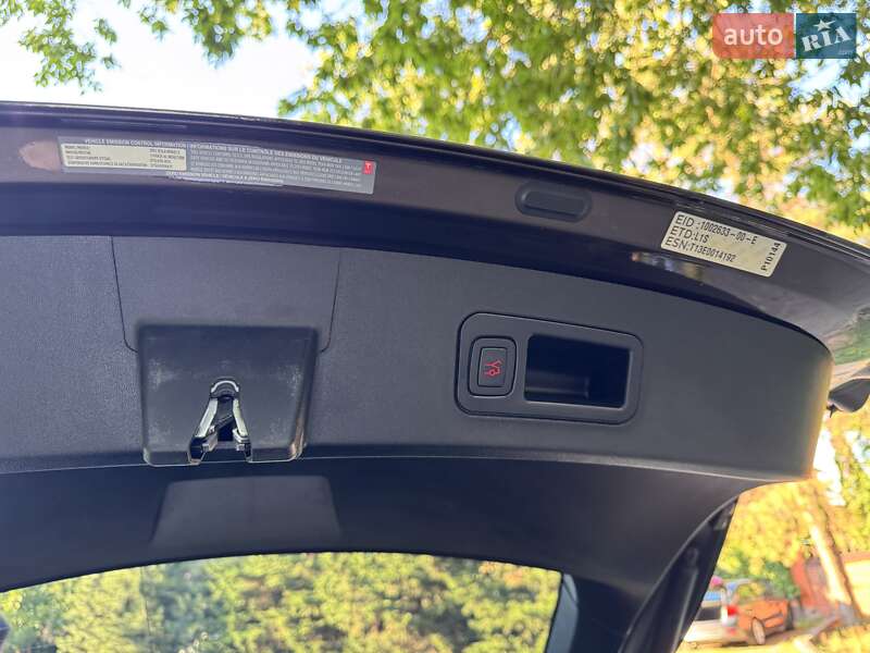 Ліфтбек Tesla Model S 2013 в Харкові