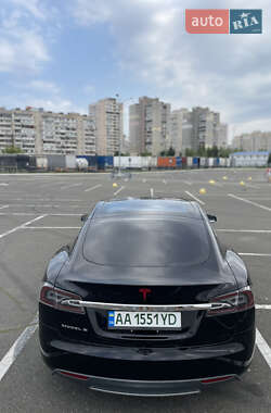 Лифтбек Tesla Model S 2013 в 