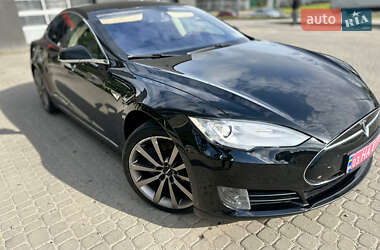 Лифтбек Tesla Model S 2015 в 