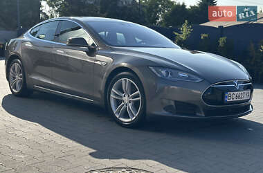 Внедорожник / Кроссовер Tesla Model S 2015 в 