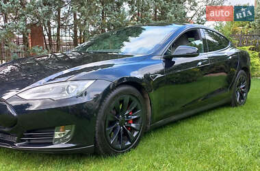 Лифтбек Tesla Model S 2015 в 