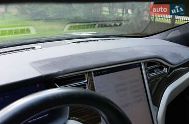 Лифтбек Tesla Model S 2015 в 