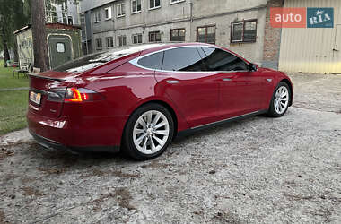 Лифтбек Tesla Model S 2013 в 