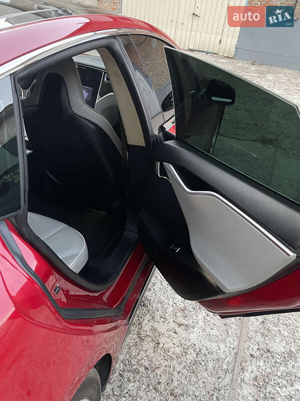 Лифтбек Tesla Model S 2013 в Чернигове фото 21 Лифтбек Tesla Model S 2013 в Чернигове