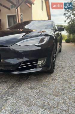 Лифтбек Tesla Model S 2016 в 