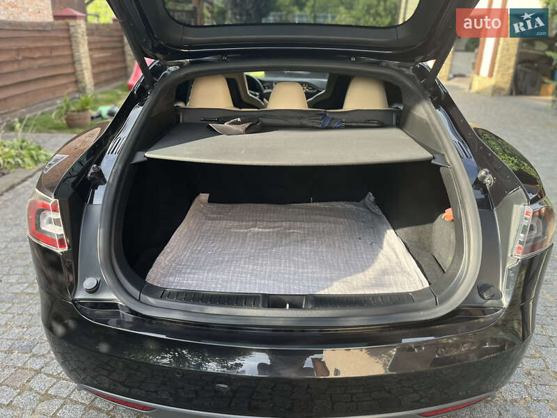 Ліфтбек Tesla Model S 2016 в Малехові