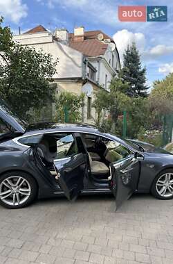 Лифтбек Tesla Model S 2015 в 