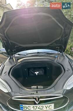 Лифтбек Tesla Model S 2015 в 