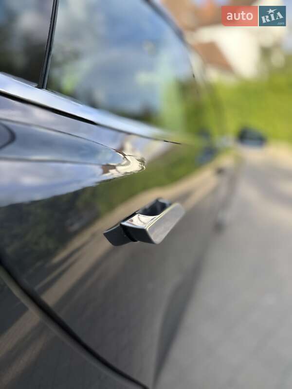 Лифтбек Tesla Model S 2015 в Львове