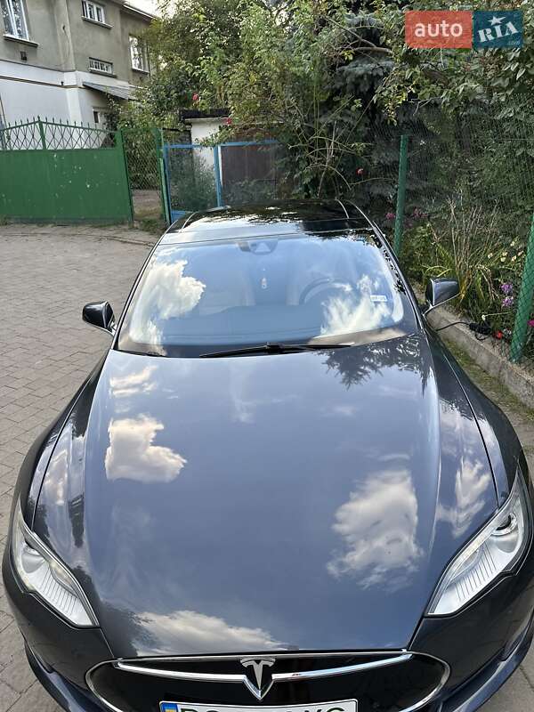 Лифтбек Tesla Model S 2015 в Львове