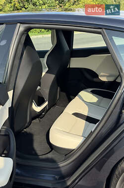 Лифтбек Tesla Model S 2024 в 