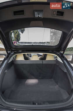 Лифтбек Tesla Model S 2014 в 