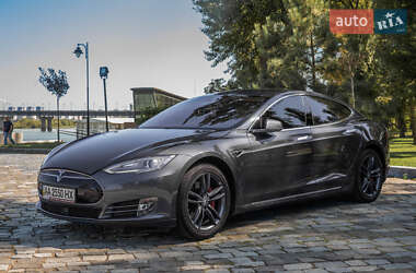Лифтбек Tesla Model S 2014 в 