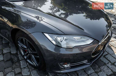 Лифтбек Tesla Model S 2014 в 