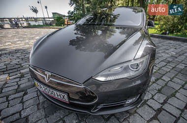 Лифтбек Tesla Model S 2014 в 