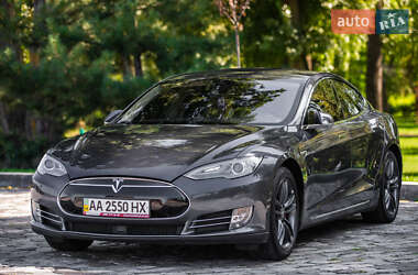 Лифтбек Tesla Model S 2014 в 