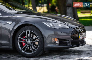 Лифтбек Tesla Model S 2014 в 