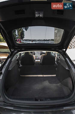 Лифтбек Tesla Model S 2014 в 