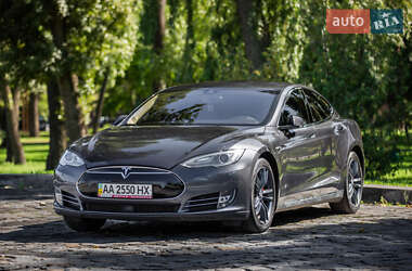 Лифтбек Tesla Model S 2014 в 