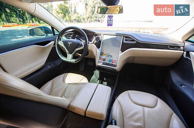 Лифтбек Tesla Model S 2014 в 