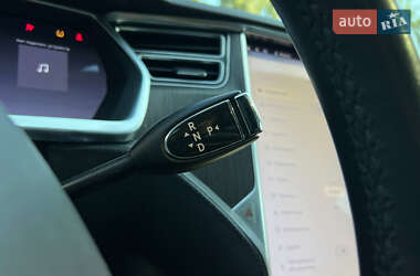 Лифтбек Tesla Model S 2013 в 