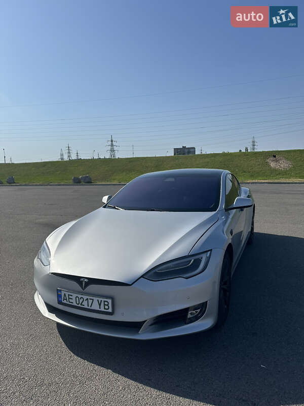 Tesla Model S 2018