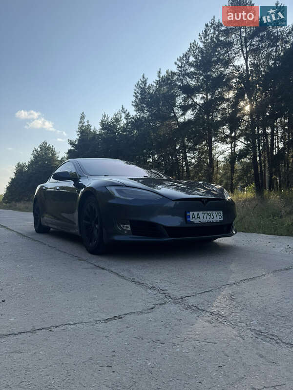 Ліфтбек Tesla Model S 2016 в Києві