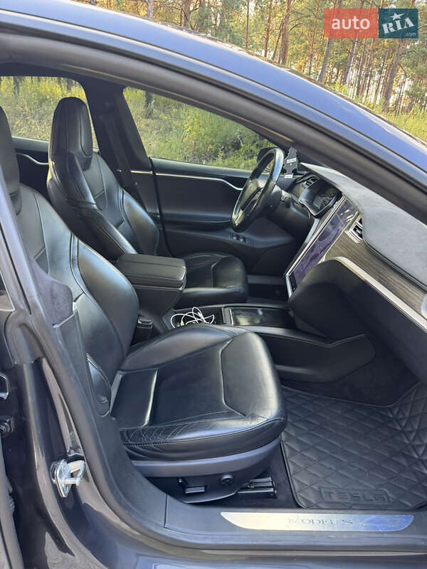 Ліфтбек Tesla Model S 2016 в Києві