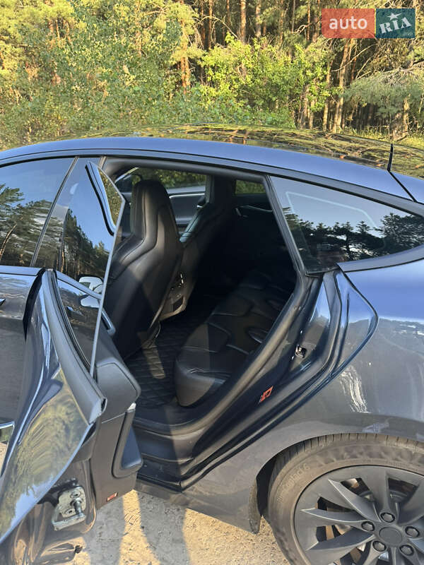 Ліфтбек Tesla Model S 2016 в Києві
