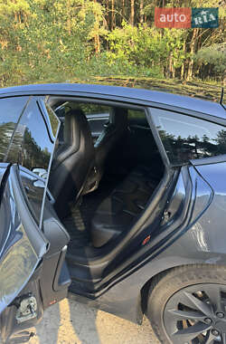 Лифтбек Tesla Model S 2016 в 