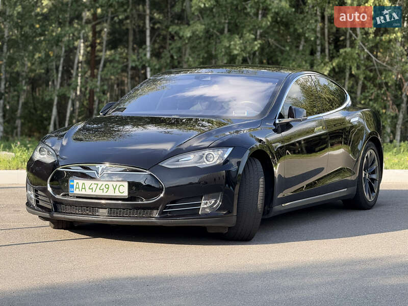 Лифтбек Tesla Model S 2016 в Киеве