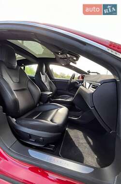 Лифтбек Tesla Model S 2015 в 
