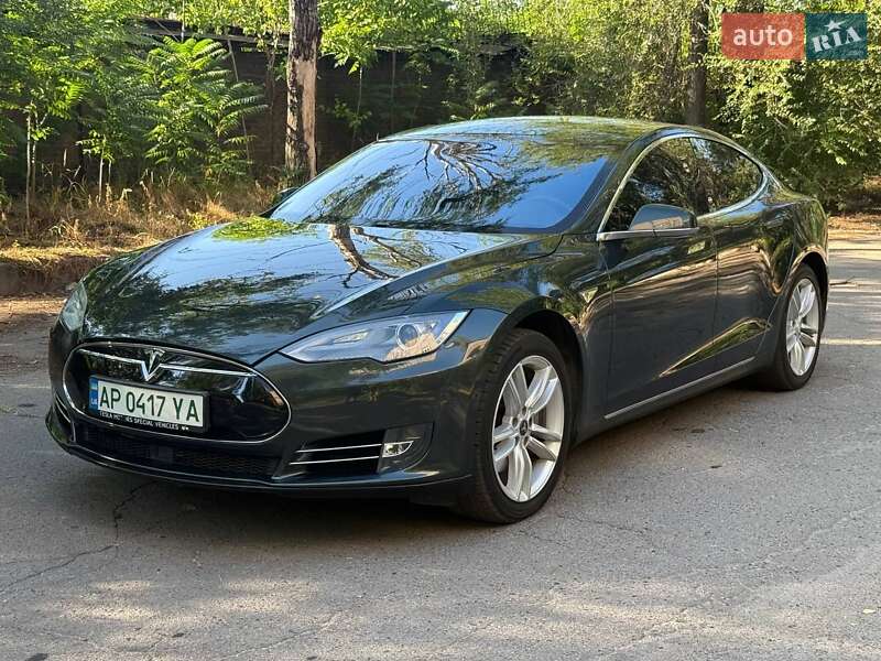 Лифтбек Tesla Model S 2014 в 